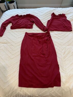 Women’s Ribbed Burgundy Midi Skirt